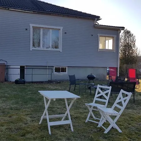 Trevligt Hus Med Egen Gard Och Fri Wifi, Emmaboda Kommun, Lindas Exterior photo